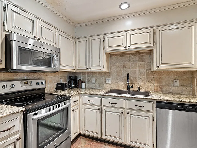 19 Alamosa Dr — Photo 26