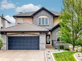 18 Royal Ridge Line NW, Calgary, AB T3G5Z1