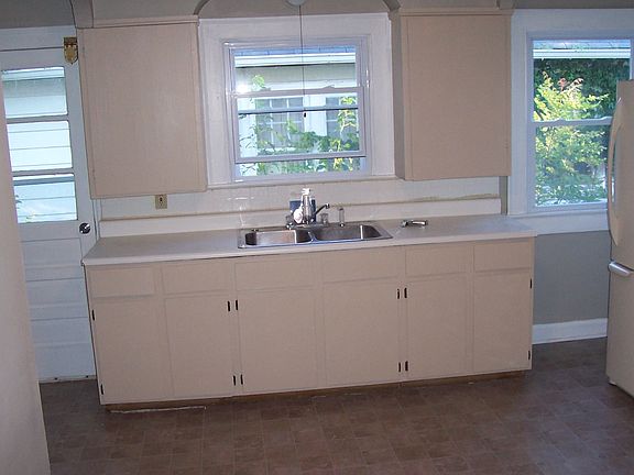 4th image of 4573 Winthrop Ave