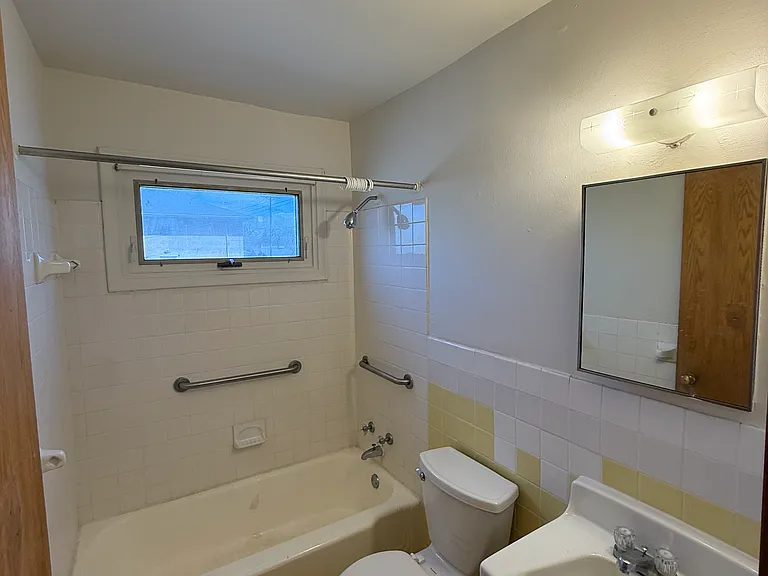5121 University Ave NE #104 — Photo 3