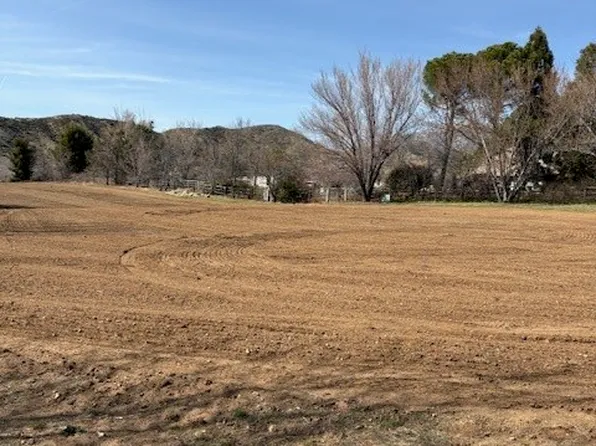 8697 Bluff St #4, Banning, CA 92220