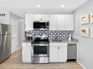 40 Folly Field Rd APT B215, Hilton Head Island, SC 29928