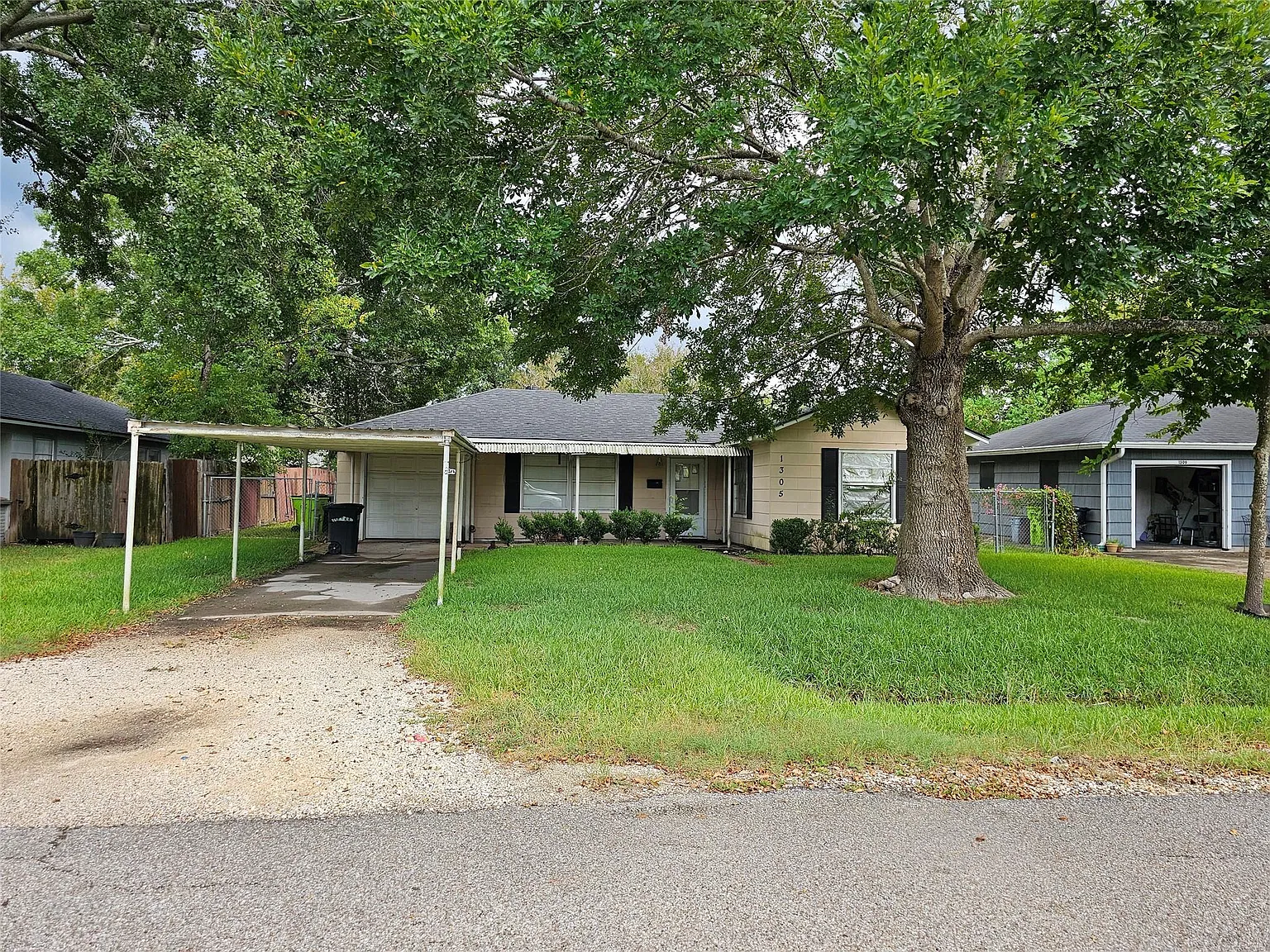 3 bed, 1.0 bath, 1334 sqft, $1,450 — Photo 1