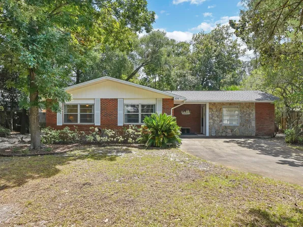334 Yacht Club Dr NE, Fort Walton Beach, FL 32548