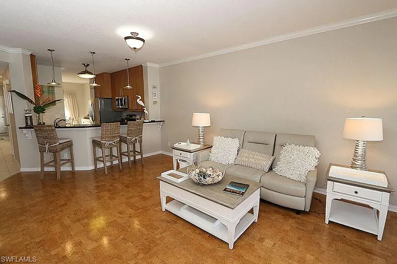 2 bed, 2.0 bath, 1527 sqft, $9,500 — Photo 2