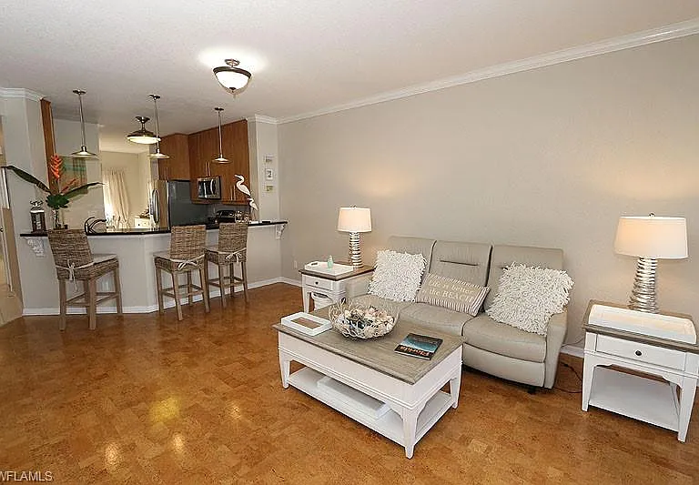 7058 Barrington Cir #102 — Photo 2