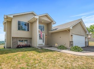 21555 Ash Ct, Rogers, MN 55374