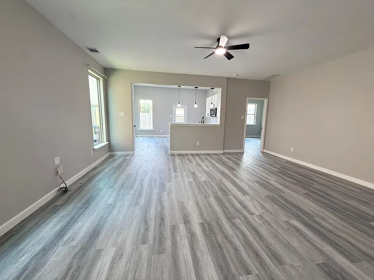 9413 Savannah Holly Dr — Photo 4