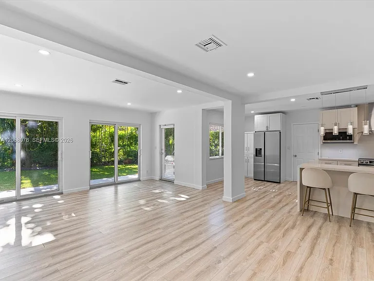 5406 S Le Jeune Rd — Photo 10