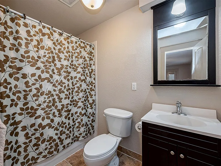 1216 Campbell St — Photo 13