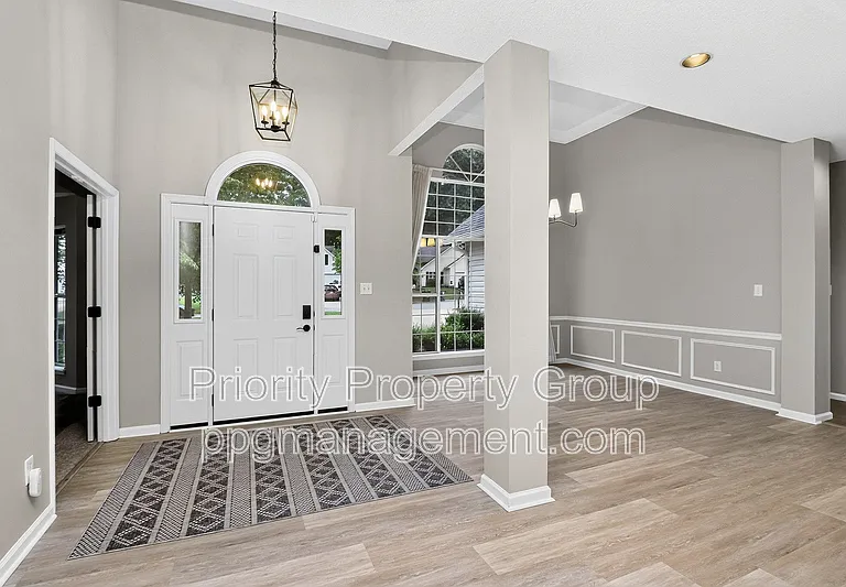 9118 Pine Springs Ct — Photo 2