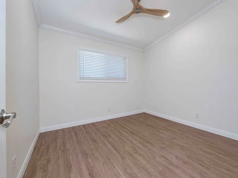 10419 Hayford St — Photo 16