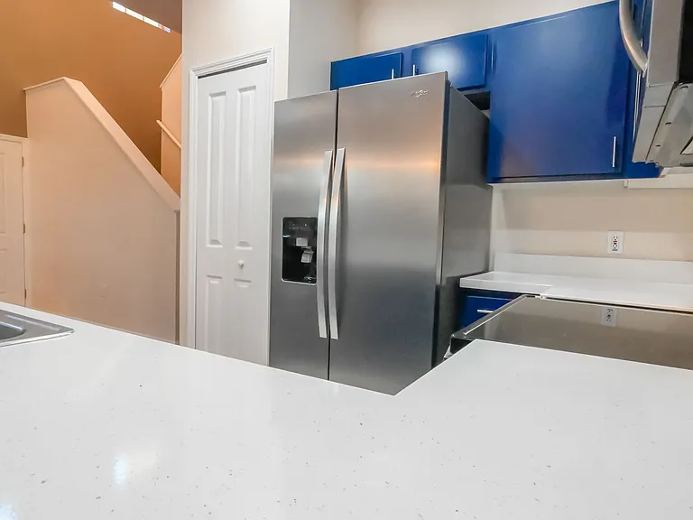 704 Monroe Cir #D — Photo 6