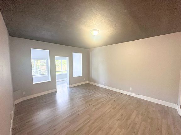 2nd image of 702 S 17th Ave #11354068