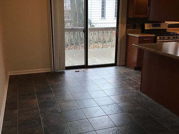 4th image of 105 Garfield Ave