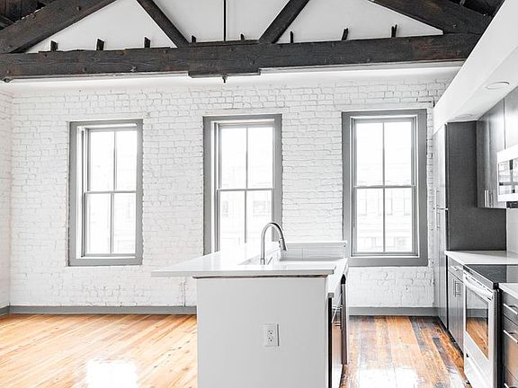 3rd image of 1809 E Franklin St #6201