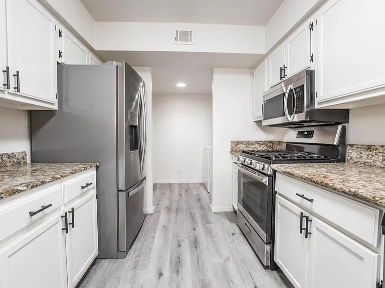 2817 Mill Point Dr — Photo 13