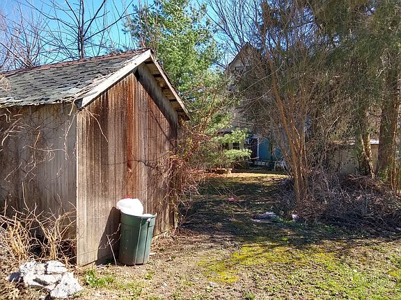 5th image of 206 E Houghton St