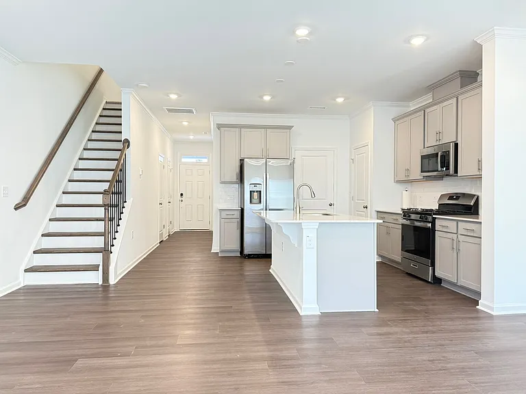 839 Windmill Palm Dr — Photo 3