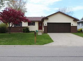 1433 Old Squire Ln, Port Huron, MI