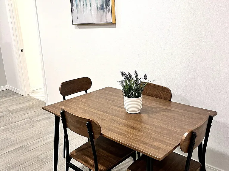 Full Kitchen with Dining Table