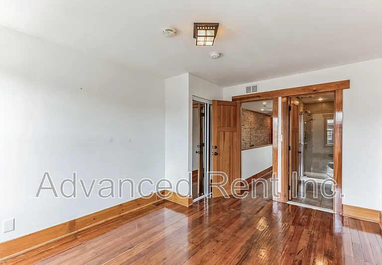 2802 E Fairmount Ave — Photo 17