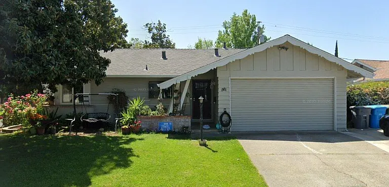 561 Cottonwood St — Photo 1