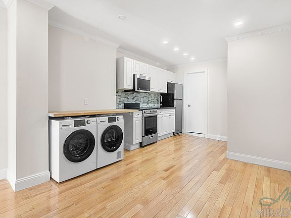 5th image of 332 E 9th St APT 16