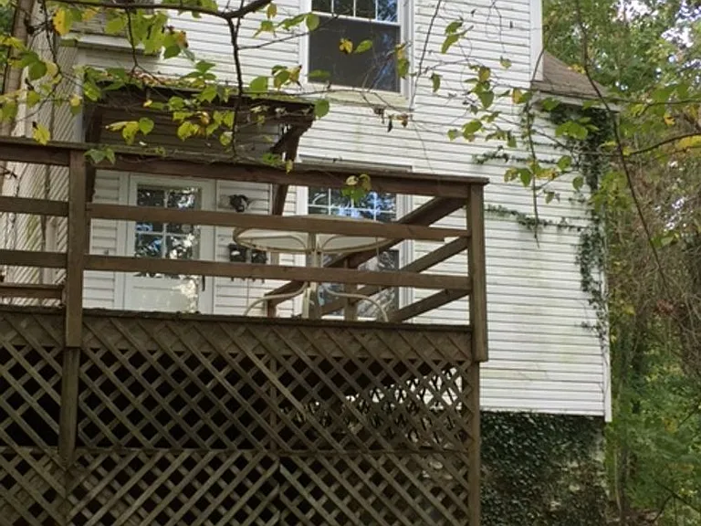 1916 Sulgrave Ave — Photo 2
