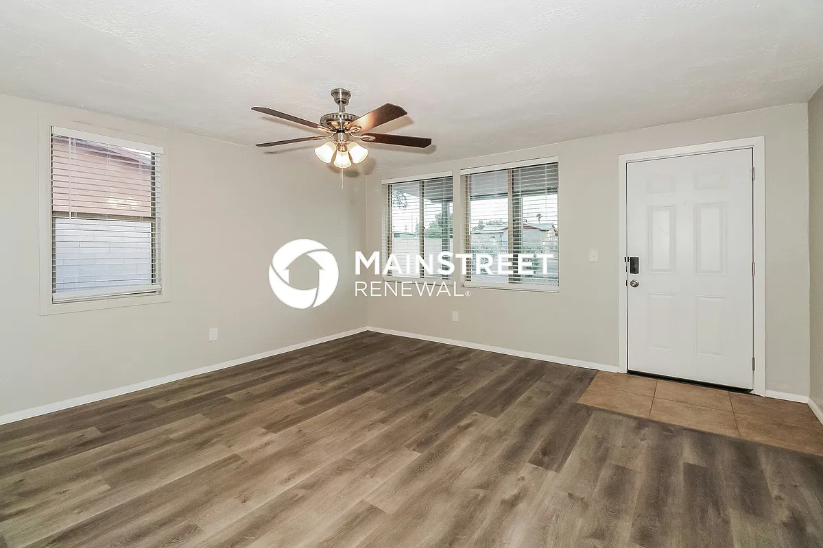 Living Room - 718 W Louisiana St