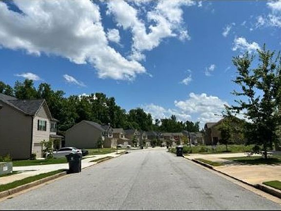 Exterior Neighborhood (street photo)