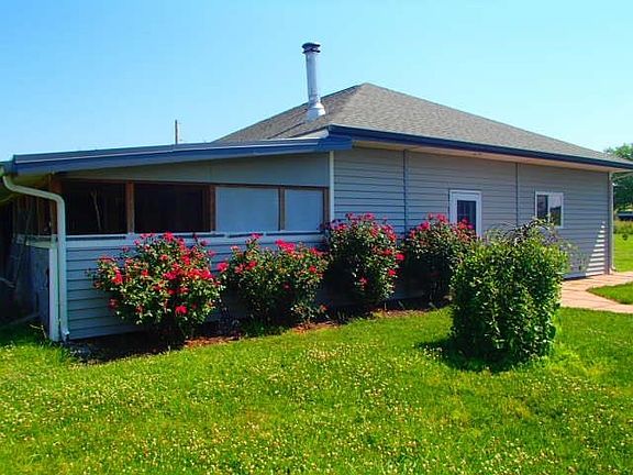 South side of the dethatched garage.