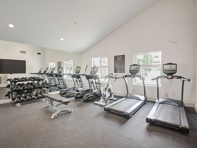 Laguna Gardens Apts. — Photo 29