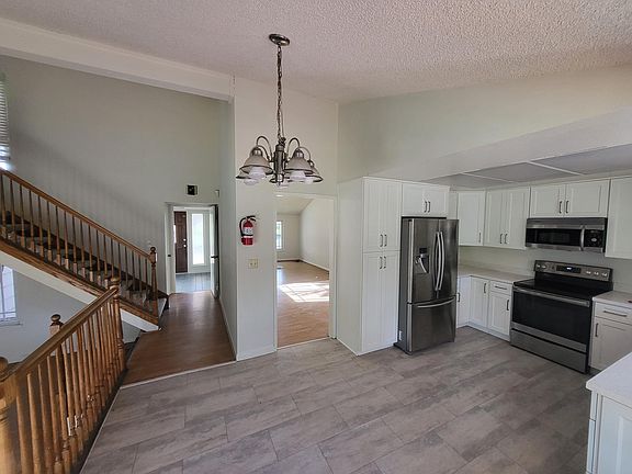 4th image of 5541 Blackbird Dr