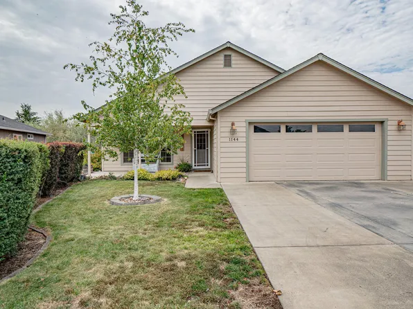 1144 Highlands Dr, Eagle Pt, OR 97524