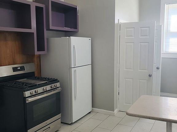 3rd image of 803 Woodlawn St