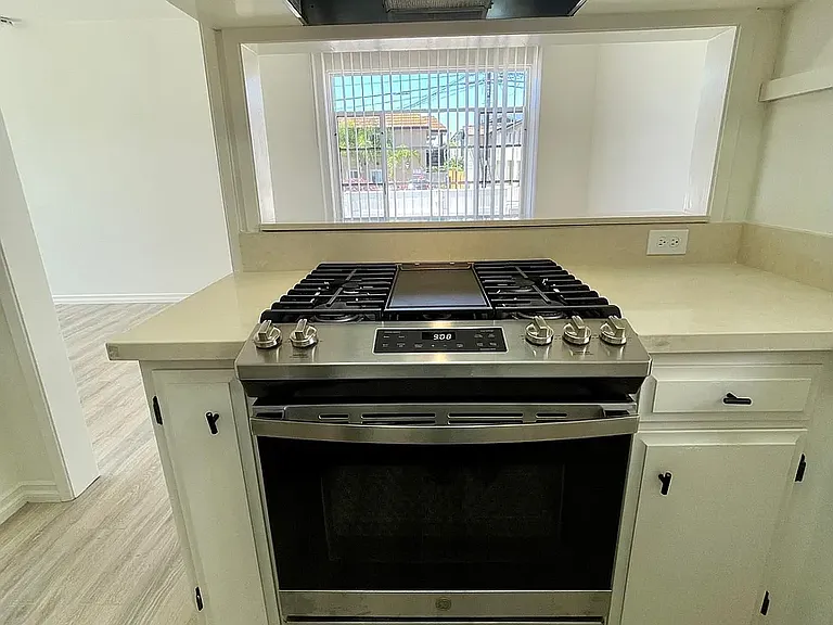 3028 Poe St — Photo 9