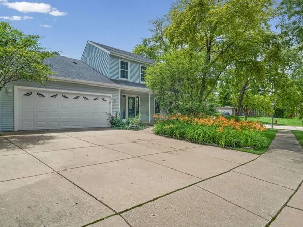 281 Tyler Ct, Libertyville, IL 60048