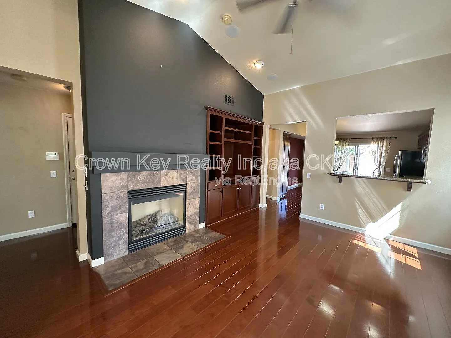 3 bed, 2.0 bath, 1306 sqft, $2,600 — Photo 3