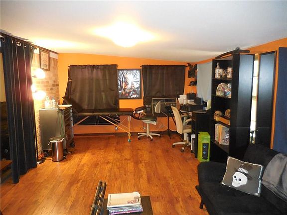5th image of 310 NE Michael Dr