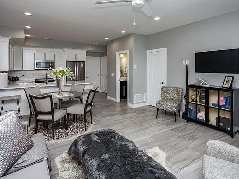 2310 SE Chayse Ln — Photo 2