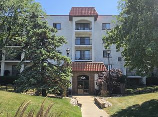 350 Plum Creek Dr APT 406, Wheeling, IL 60090
