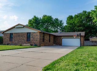 1902 Tumbleweed Dr, Hutchinson, KS 67502