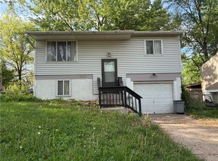 18200 E Lexington Rd, Independence, MO 64058