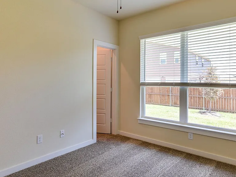 648 Blackland Dr — Photo 19