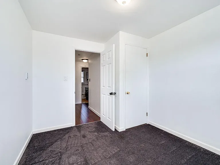 4 S Buttonwood St — Photo 16