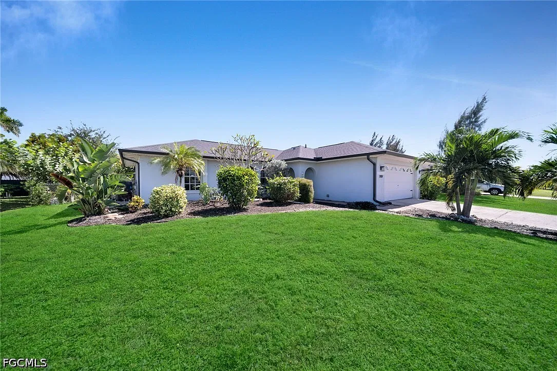 3 bed, 2.0 bath, 1144 sqft, $3,000 — Photo 2