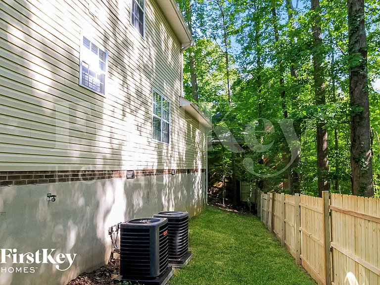 944 Highland Glen Rd — Photo 18