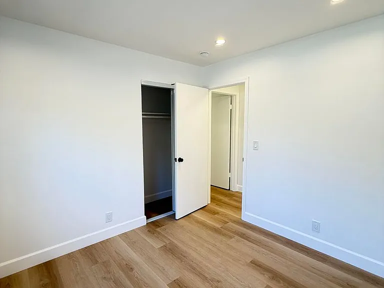 9887 Broadmoor Dr — Photo 31
