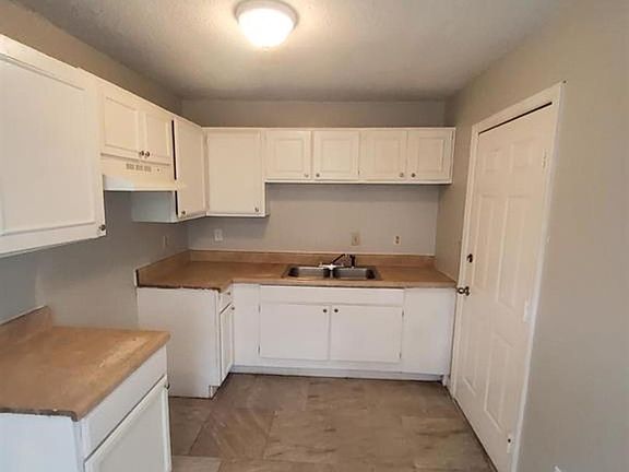 3rd image of 5018 Deneen Dr